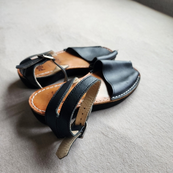 Pons Avarcas Black Leather Ankle Sandals - Picture 3 of 4